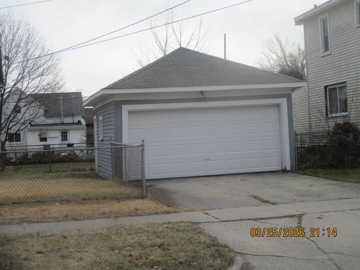 Property Photo:  1301 S Chilson Street  MI 48706 