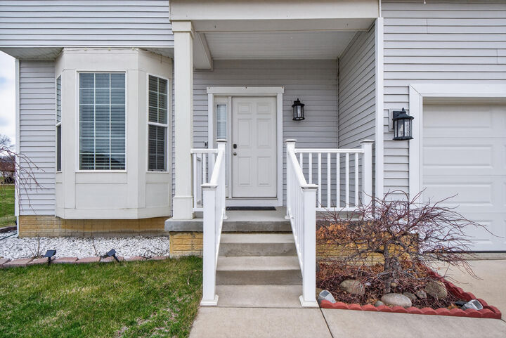 Property Photo:  820 Tanglewood Drive  MI 49203 