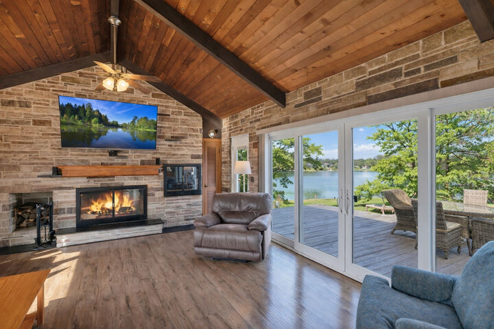 Property Photo:  512 Bay Road  IL 60051 