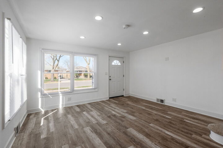 Property Photo:  519 Bellwood Avenue  IL 60104 