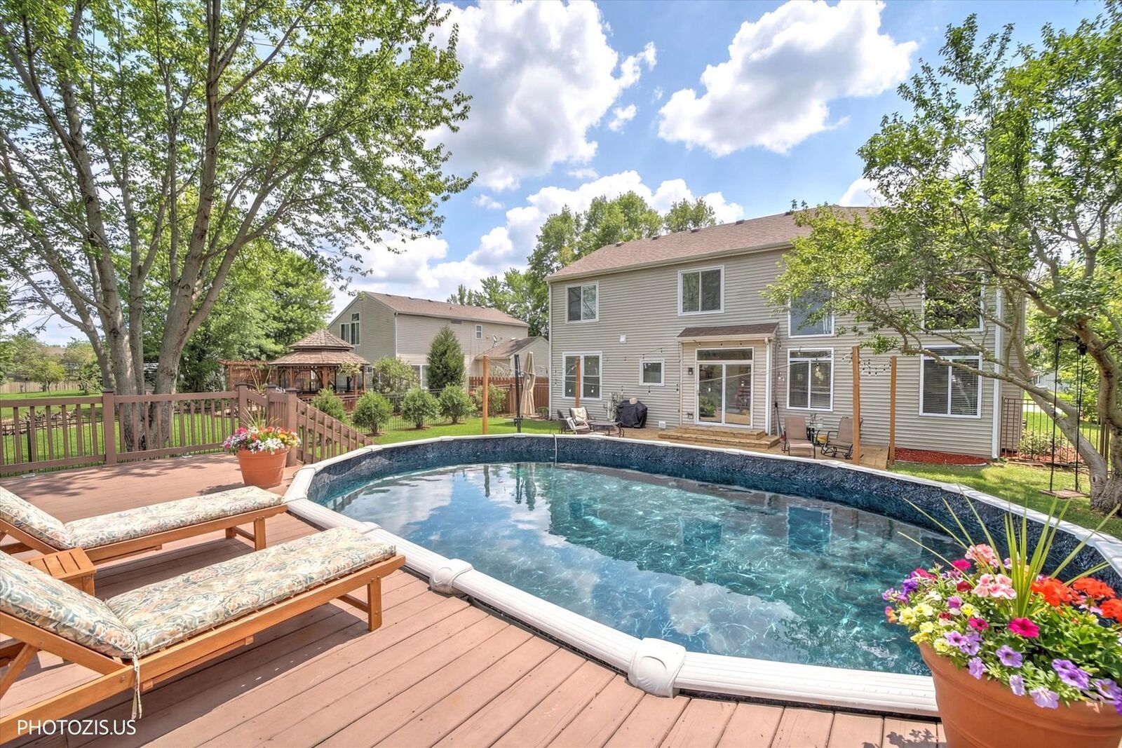 Property Photo:  617 Carnation Drive  IL 60543 