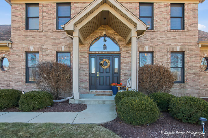 Property Photo:  