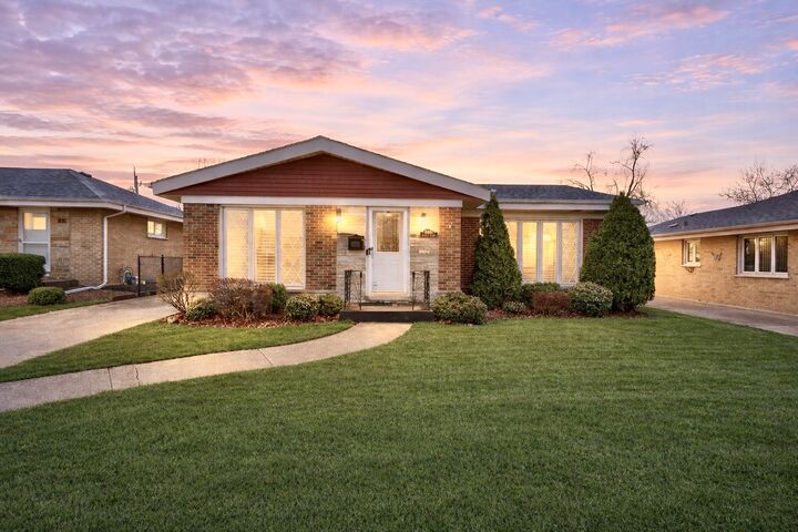 Property Photo: 10845 Claridge Avenue IL 60154