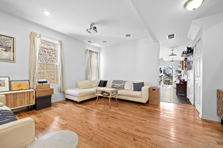 Property Photo: 1527 W 18th Place IL 60608