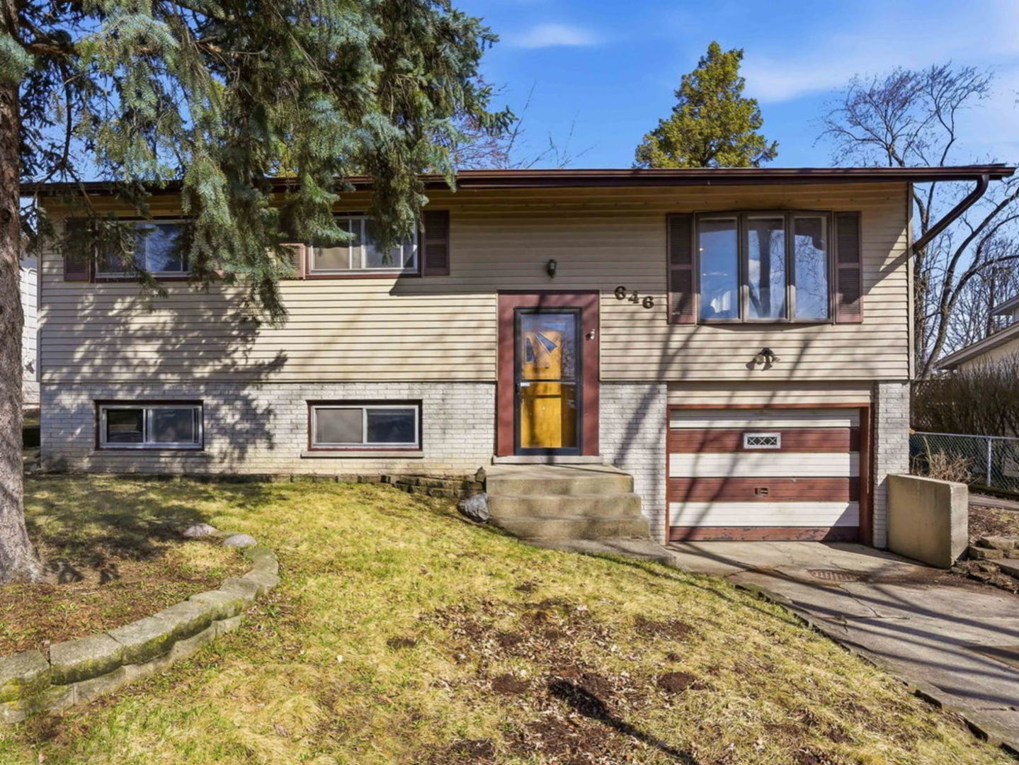Property Photo: 646 Dickens Avenue IL 60139