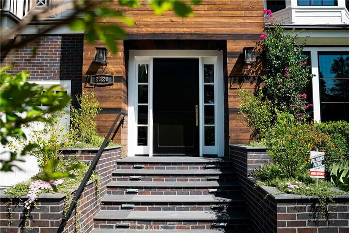 Property Photo:  2520 La Condesa Drive  CA 90049 