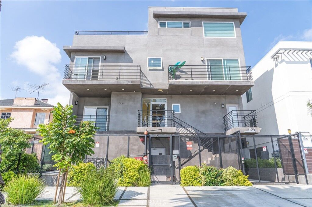 Property Photo:  1187 Crenshaw Boulevard 102  CA 90019 