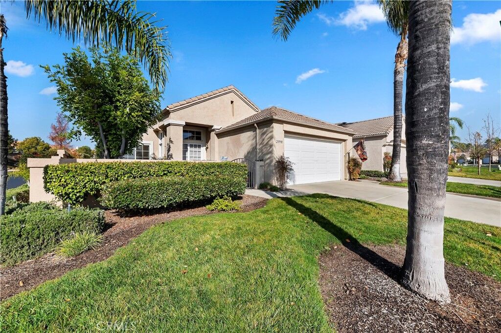 Property Photo:  23990 Via Pamilla  CA 92562 
