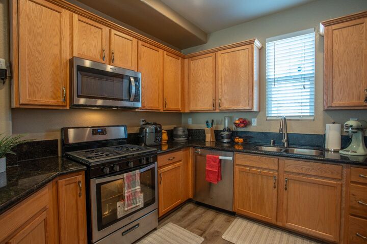 Property Photo:  5012 Wuthering Avenue  CA 95823 