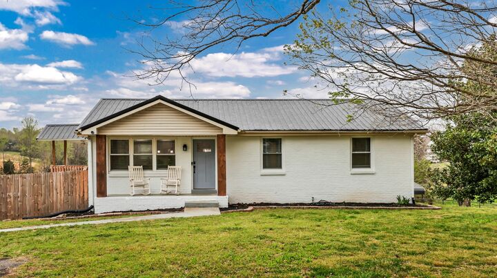 Property Photo: 1440 Hickory Point Rd TN 37043