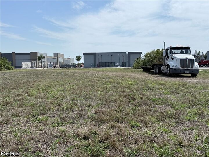 Property Photo:  1121 NE 7th Street  FL 33909 