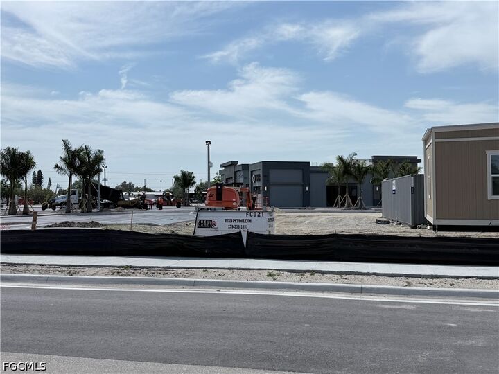 Property Photo:  1115 NE 7th Street  FL 33909 