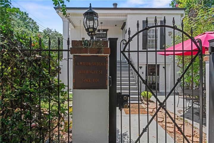 Property Photo:  7600 Burthe Street Upper  LA 70118 