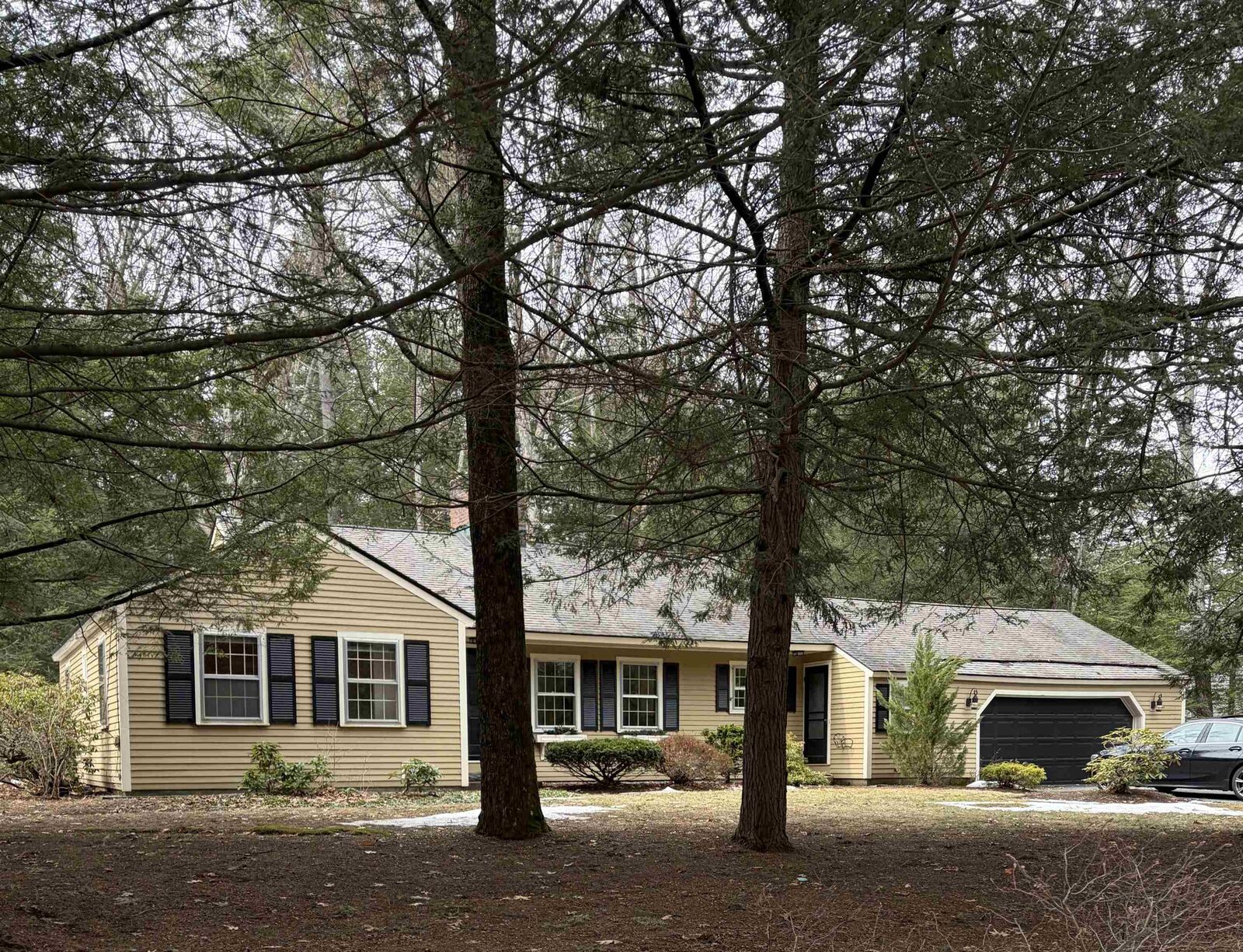 Property Photo:  28 Wendover Way  NH 03110 