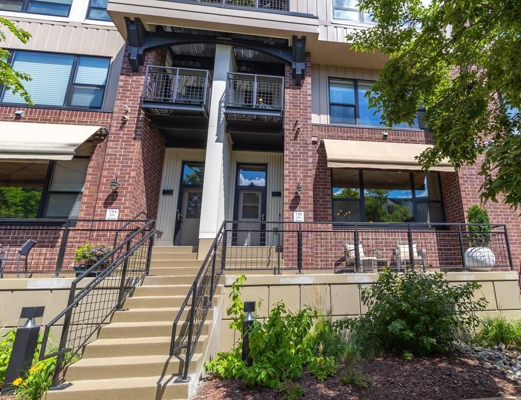 Property Photo:  190 Elm Street  MN 55102 
