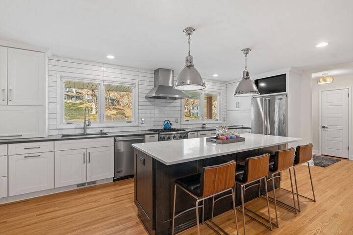 Property Photo:  409 Westwood Drive S  MN 55416 