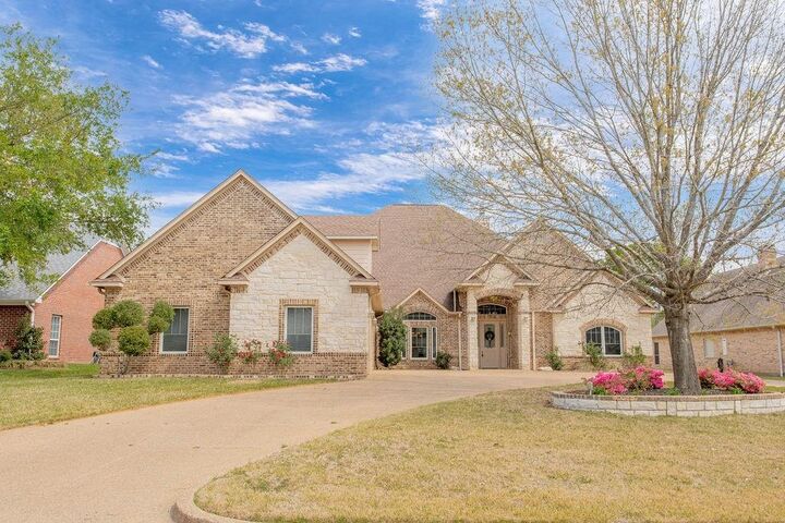 Property Photo:  213 Winged Foot Drive  TX 75771 