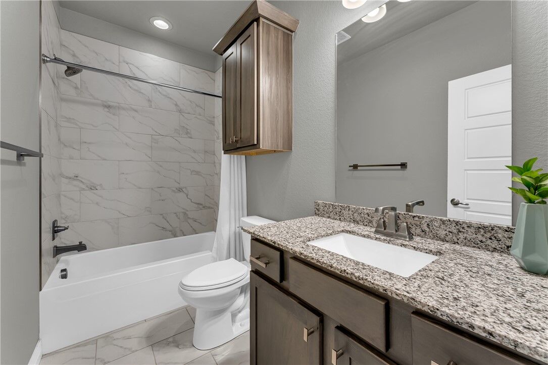 Property Photo: 2158 N Woodlark Lane AR 72704