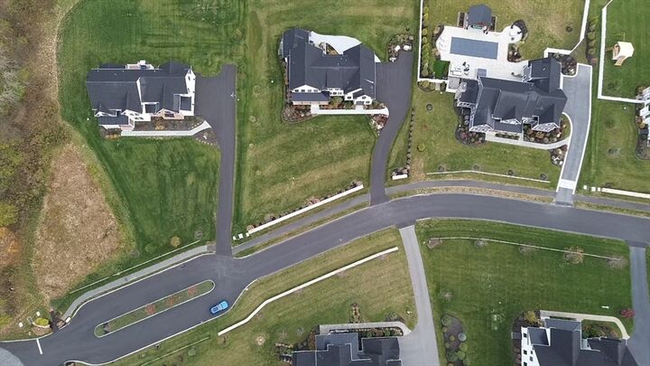 Property Photo:  4 Dairy Farm Ln  MA 01772 