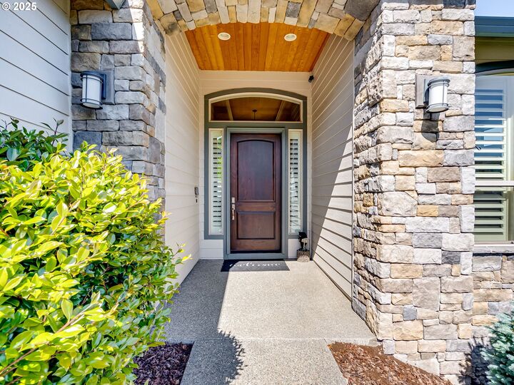 Property Photo:  2009 NW Klickitat St  WA 98607 