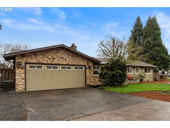 Property Photo:  7456 SE Eldorado St  OR 97267 