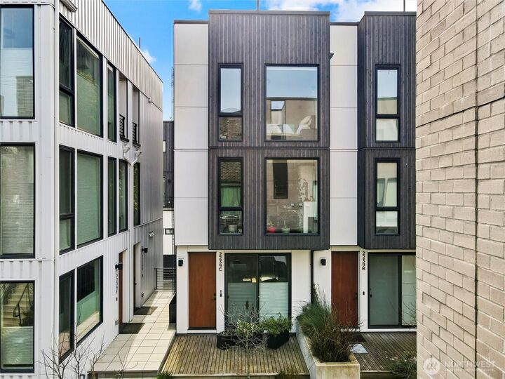 Property Photo:  2239  Minor Ave  E C  WA 98102 