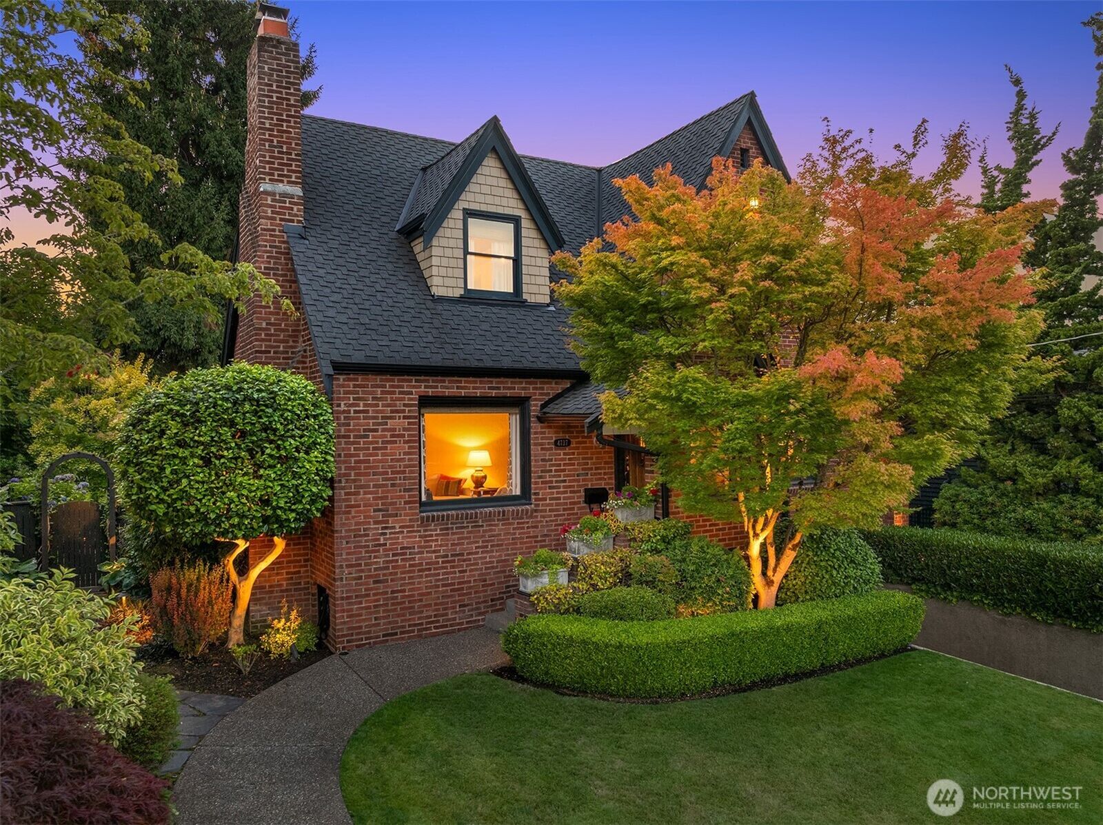 Property Photo:  4737  46th Avenue NE  WA 98105 