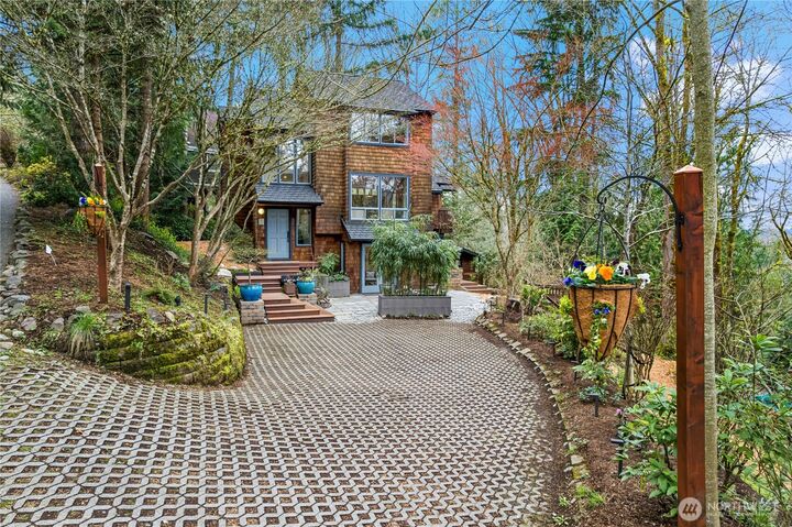 Property Photo:  373  Mount Defiance Circle SW  WA 98027 