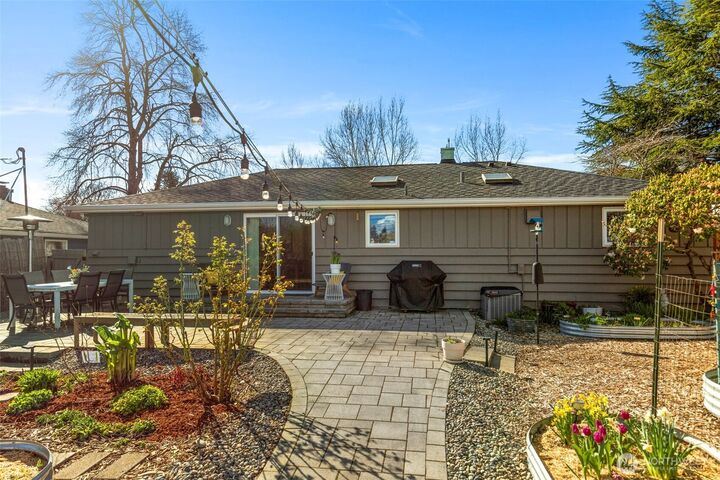 Property Photo:  9240  30th Avenue SW  WA 98126 