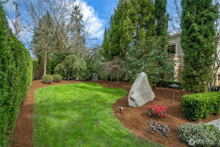 Property Photo:  1444  Evergreen Point Rd  WA 98039 
