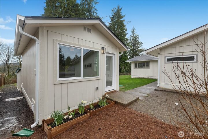 Property Photo:  6003  Central Park Drive  WA 98520 