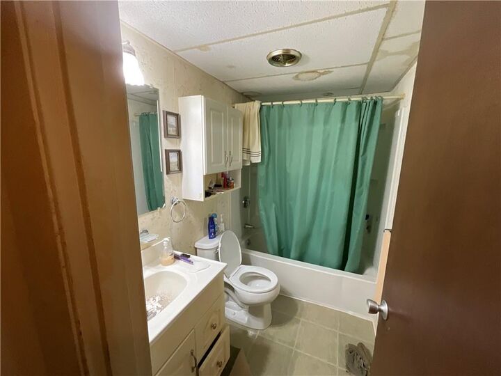 Property Photo:  36 Cowesett Avenue 3  RI 02893 