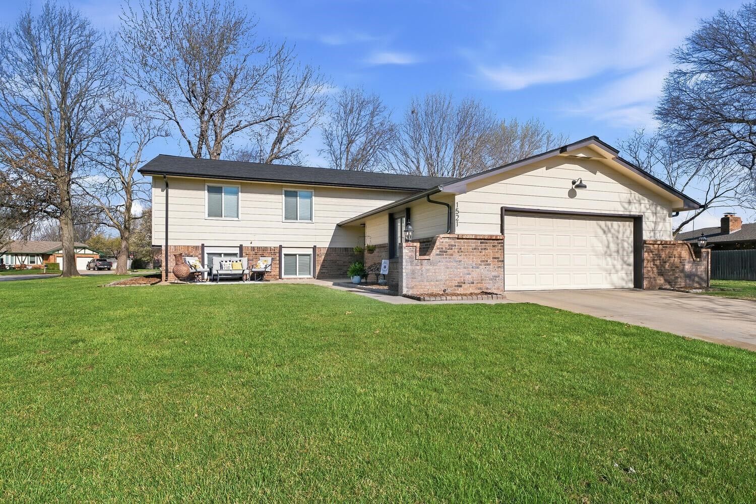 Property Photo:  1521 N Valleyview Street  KS 67212 