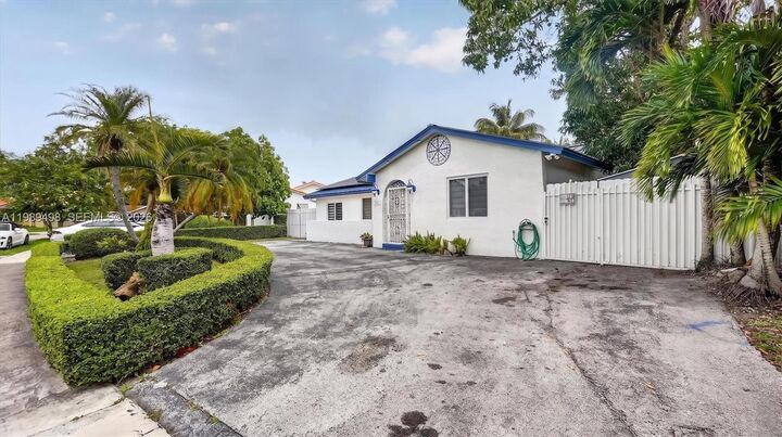Property Photo: 15022 SW 67th Ln FL 33193