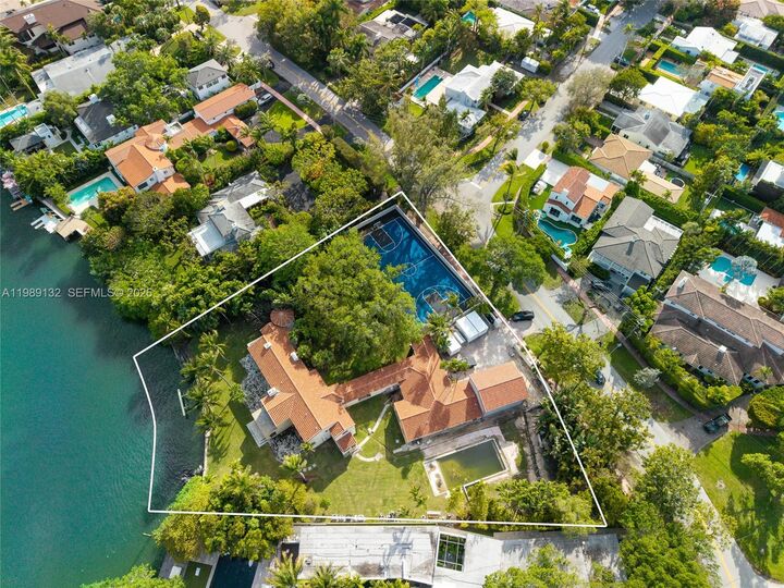 Property Photo:  5005 Lakeview Dr  FL 33140 
