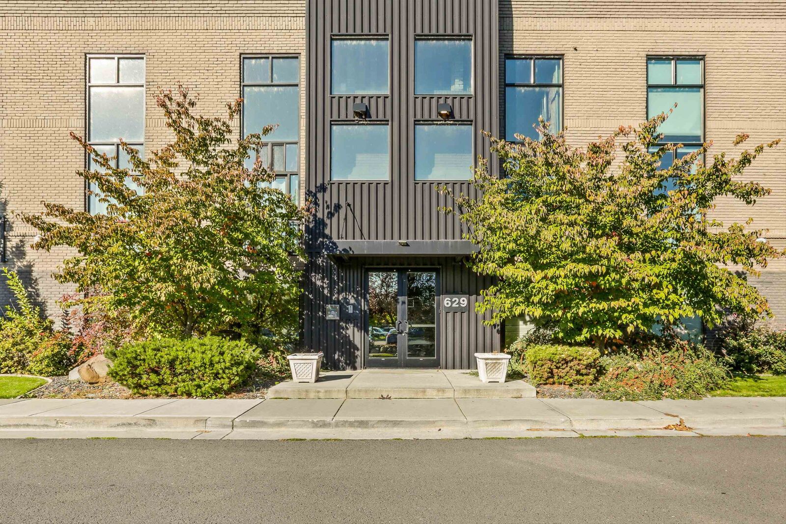 Property Photo:  629 N Iron Ct 111  WA 99202 