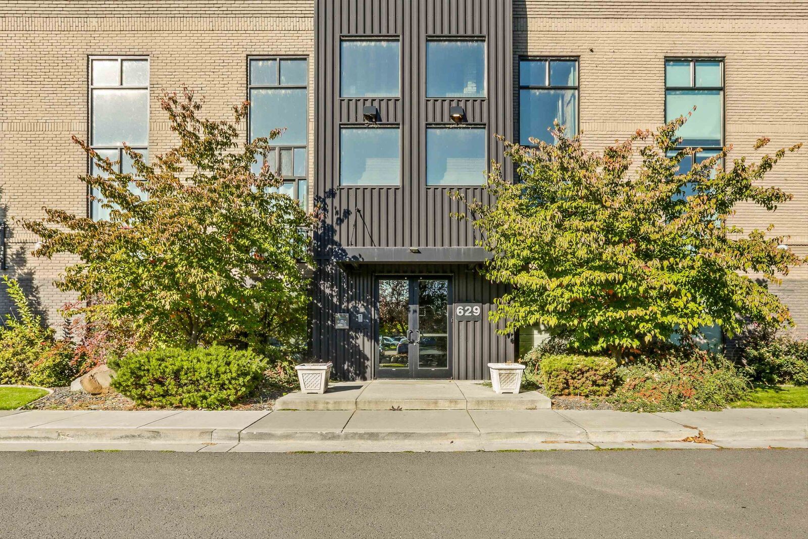 Property Photo:  629 N Iron Ct 111  WA 99202 