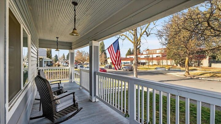 Property Photo: 2009 W Carlisle Ave WA 99205