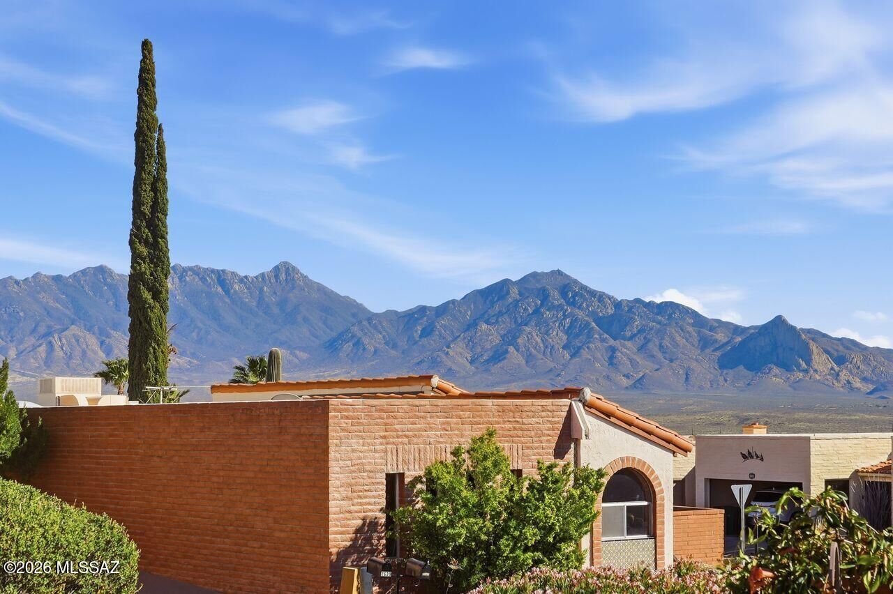 Property Photo:  1331 W Calle Serrano  AZ 85622 