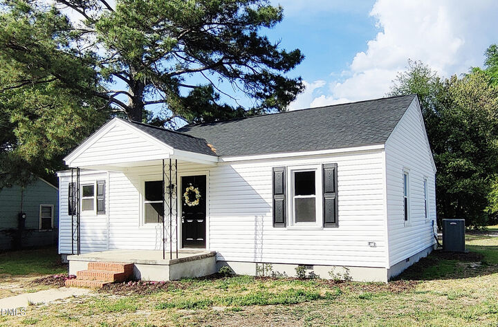 Property Photo: 404 Ladley Street NC 28306