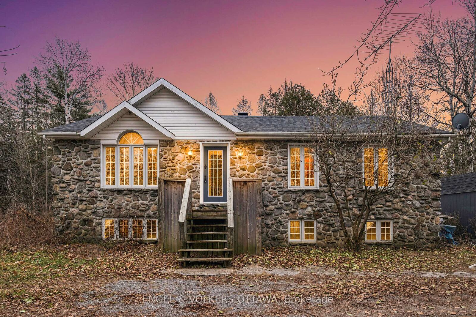 Property Photo:  4751 Pearl Road  ON K0B 1K0 