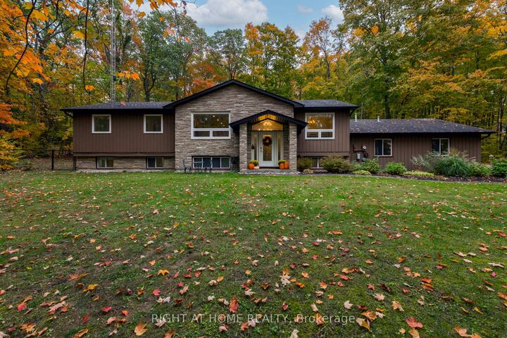 11 Woodland Crescent — photo 1