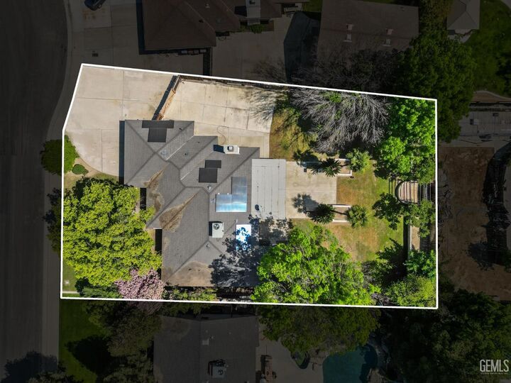 Property Photo:  13305 Frenchglen Avenue  CA 93314 