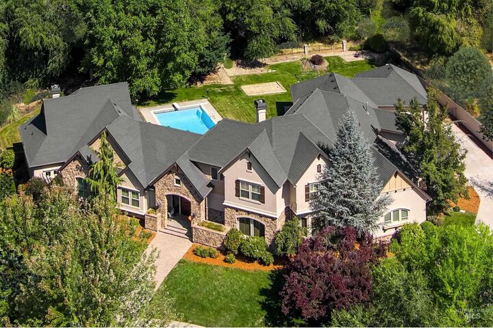 Property Photo: 1450 E Covey Run Ct ID 83616