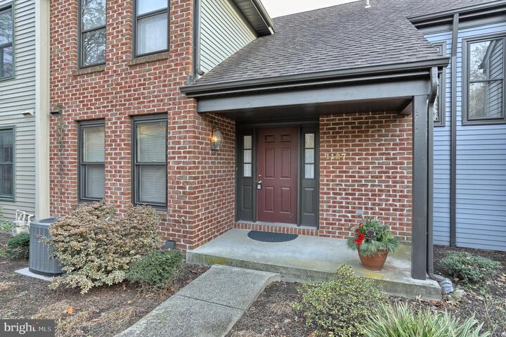 Property Photo:  1127 Wicklow Court  PA 17036 