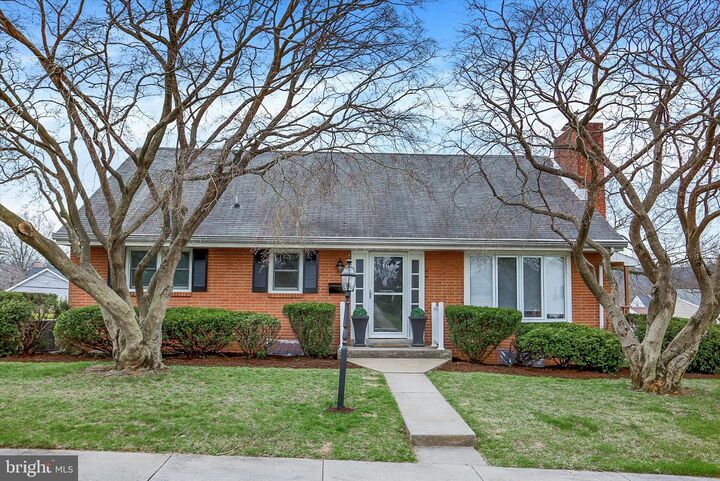 Property Photo:  464 Cedar Avenue  PA 17033 