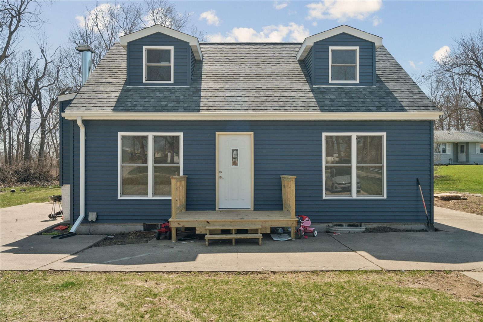 Property Photo:  129 Northwood Drive  IA 52233 