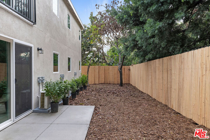 Property Photo:  1191 Crenshaw Blvd  CA 90019 