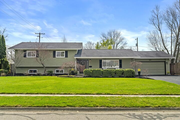 Property Photo:  2411 Sheringham Road  OH 43220 