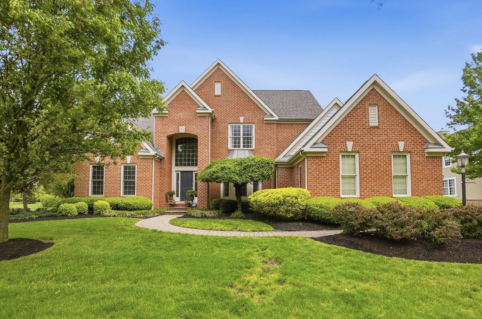 Property Photo:  5992 Trafalgar Court  OH 43016 